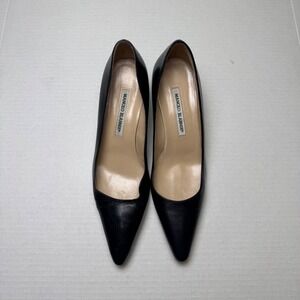 Manolo Blahnik Navy Leather Pointed Toe Kitten Heels EU 38